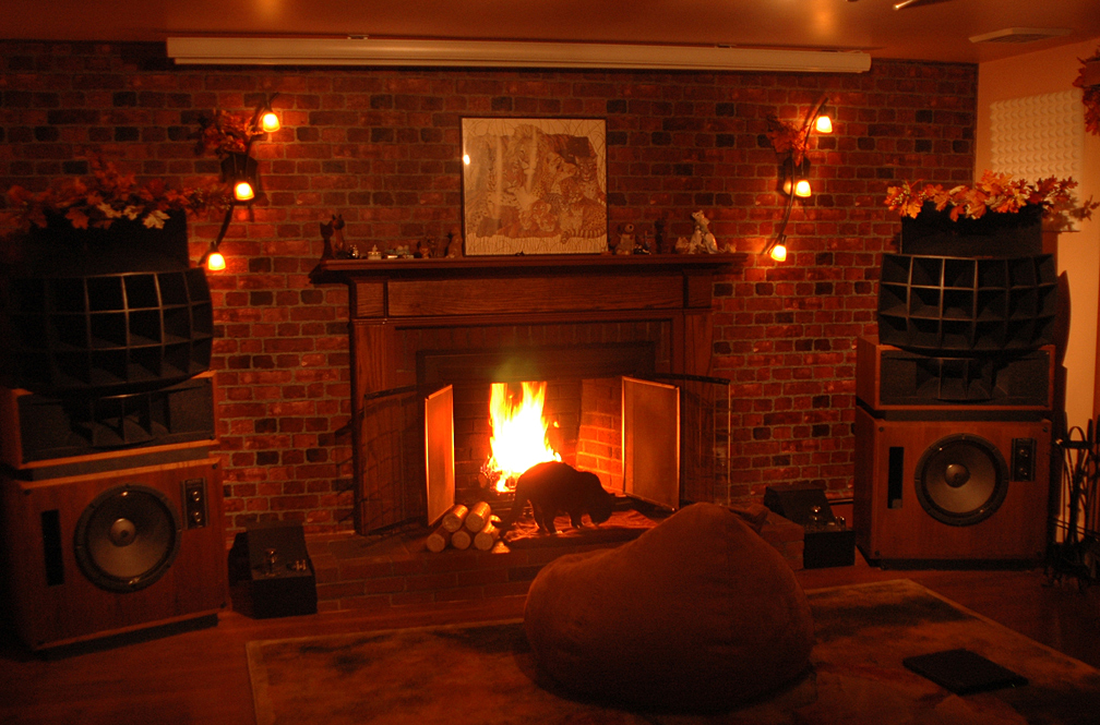Fireplace_room_12.JPG